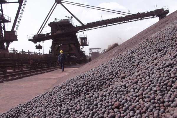 سنگ آهن در بنادر چین به کمتر از 60 دلار رسید