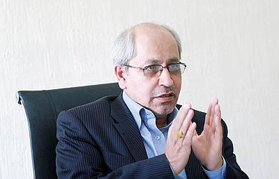 مشاور رئیس جمهوری سیاست و چشم انداز اقتصادی ایران را در کنفرانس پاریس تشریح کرد