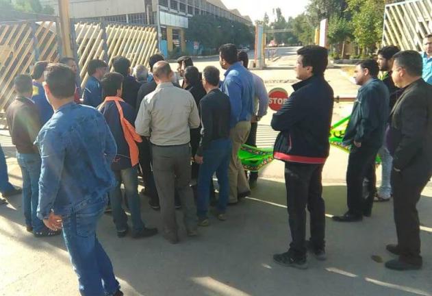اجتماع کارگران فولاد ملی اهواز در مقابل استانداری خوزستان