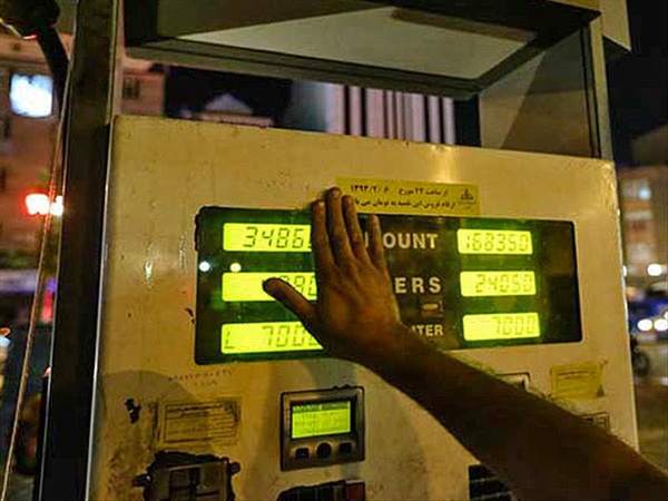 قیمت بنزین واقعی شود قاچاقچی‌ها ریسک نمی‌کنند / نرخ منطقی در ایران؛ یارانه‌ای 1000 ، آزاد 3000 تومان