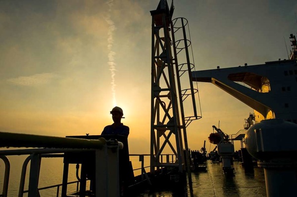 کاهش روزانه یک میلیون بشکه‌ در تولید جهانی نفت