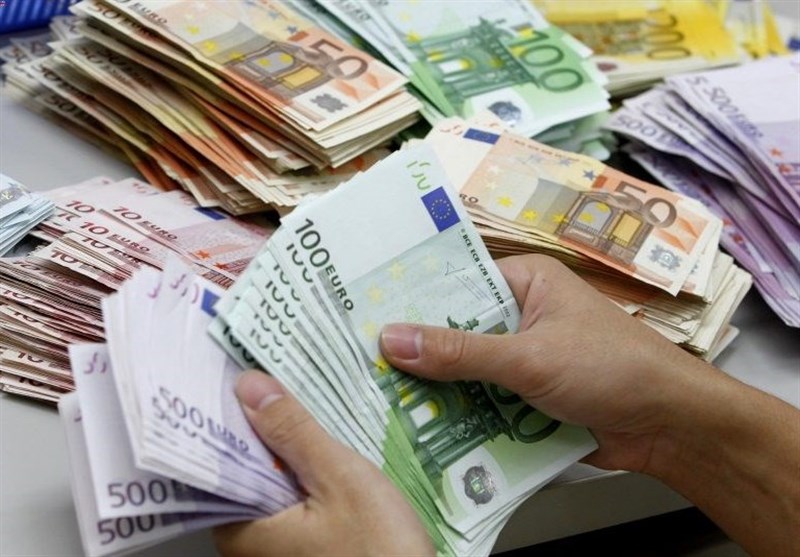 قیمت خرید دلار در بانک‌ها امروز ۹۷/۱۰/۲۰| دلار ثابت ماند، یورو گران شد