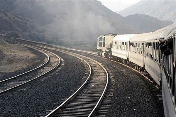 آمادگی راه آهن برای انتقال مسافران و خودروهای آسیب دیده در شیراز