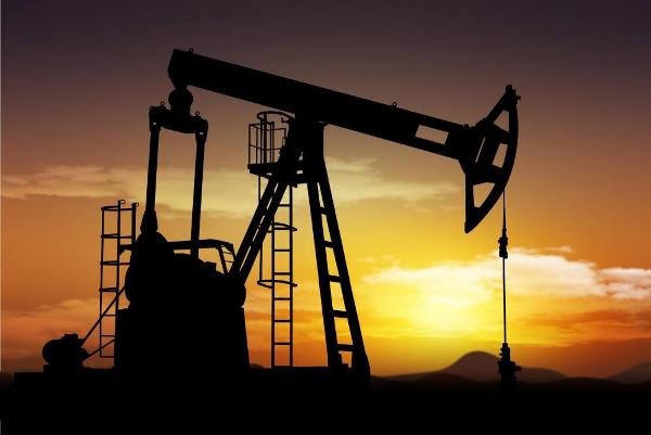 توزیع 500 هزار لیتر انواع فرآورده نفتی در مناطق سیل‌زده گلستان