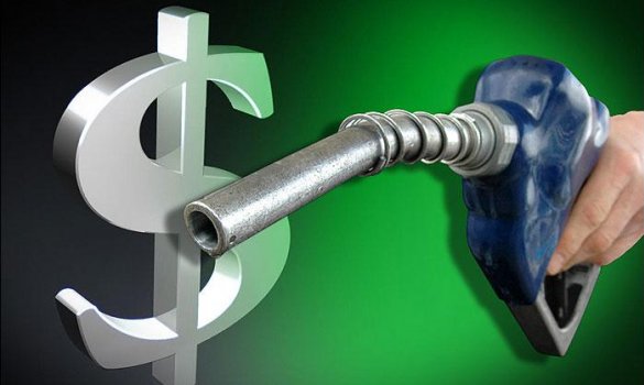 ترامپ میان کاهش قیمت بنزین در آمریکا یا تحریم ایران یکی را برگزیند