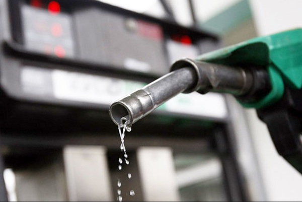 از ماجرای سهمیه‌بندی بنزین بی‌اطلاعیم/ مجلس مخالف افزایش قیمت بنزین است/ دولت حق ندارد بدون نظر نمایندگان قیمت‌ها را افزایش دهد