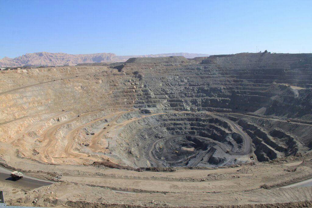 کارگران نمونه شرکت سنگ آهن مرکزی بافق تجلیل شدند
