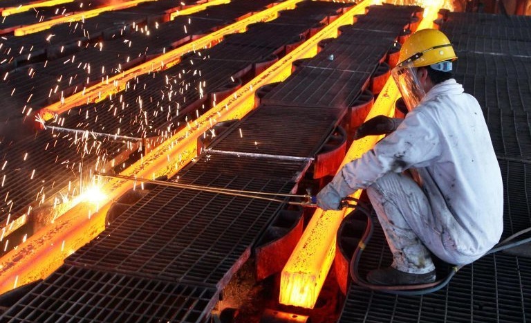 آیا صنایع فولاد تحریم‌ها را دور می‌زند؟/ سبحانی: صادرات فولاد از ۸ میلیون تن کمتر نمی‌شود