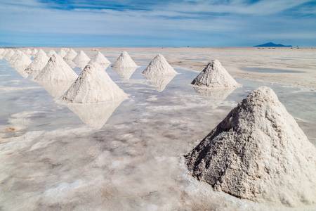 استخراج نمک در یکی از داغ‌ترین مناطق زمین