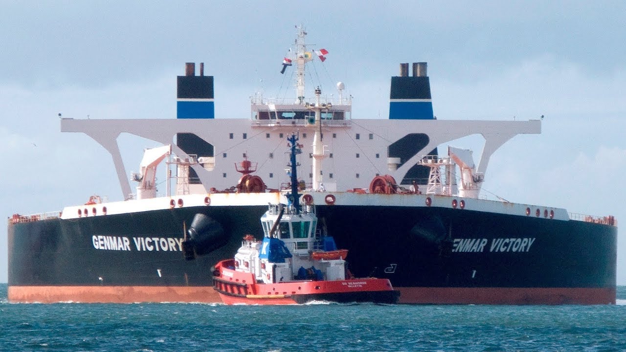 تمام سرنشینان دو نفتکش آسیب دیده در دریای عمان نجات یافتند