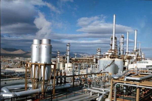 زنگنه ادعای جلیلی درباره کاهش صادرات نفت را تایید کرد/ دعوت به مناظره
