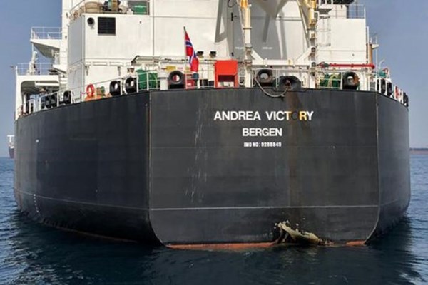 یکی از 4 نفتکشی که در انفجارهای بندر فجیره آسیب دید در راه ایران است