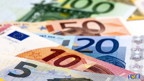 یورو کاهش و پوند افزایش یافت