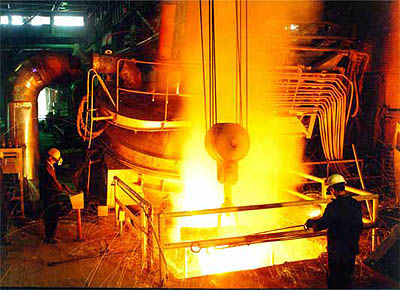 مشکل فعلی ذوب آهن کمبود مواد اولیه آهن دار است/ مسئولین با جلوگیری از صادرات زمینه تامین پایدار مواد اولیه ذوب آهن و فولاد مبارکه را فراهم کنند