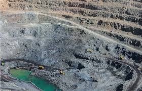 انجام سرمایه گذاری به منظور تجهیز و بهره برداری (استخراج) و فروش سنگ آهن در معدن زاغیا واقع در استان یزد