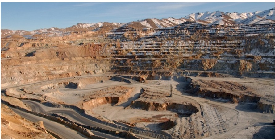 استان زنجان دارای معادنی با ذخیره بالای مواد معدنی است