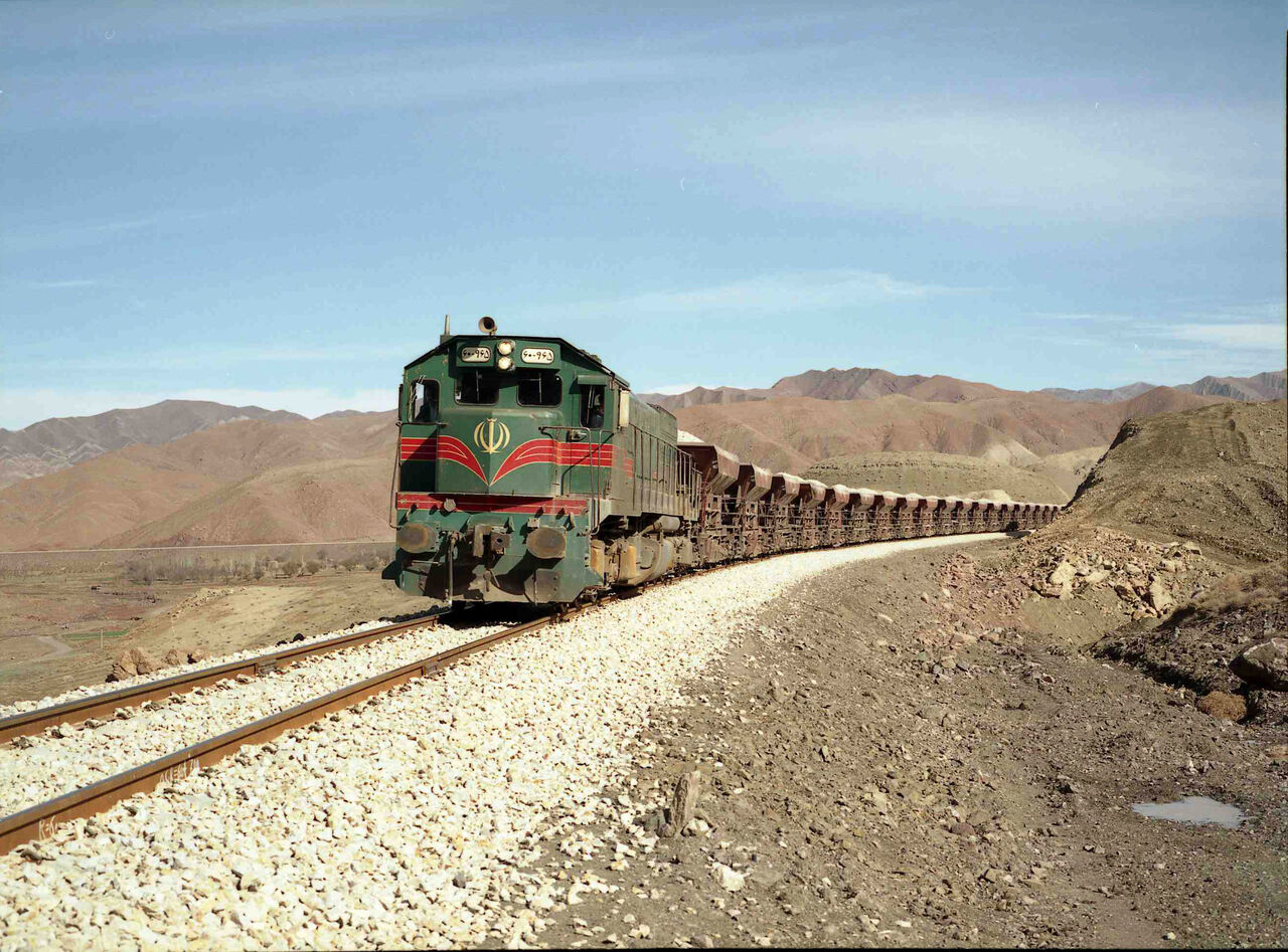 روحانی: راه‌آهن اردبیل در تابستان ۱۴۰۰ باید به سرانجام برسد