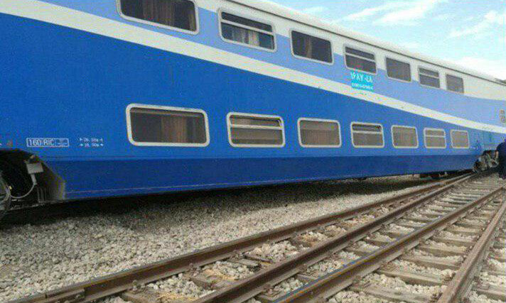 خروج قطار زاهدان - تهران از ریل؛ حادثه تلفاتی نداشته است