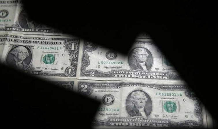 ارزش دلار در برابر ارزهای جهان سقوط کرد