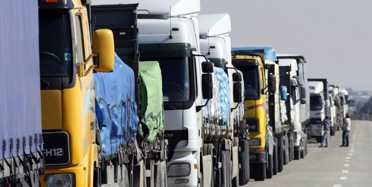 ترافیک چندکیلومتری کامیون های صادراتی در مرز پیرانشهر