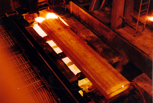 قطعات مورد نیاز کارخانه‌های فولاد در دانشگاه آزاد اسلامی بردسیر تولید می‌شود