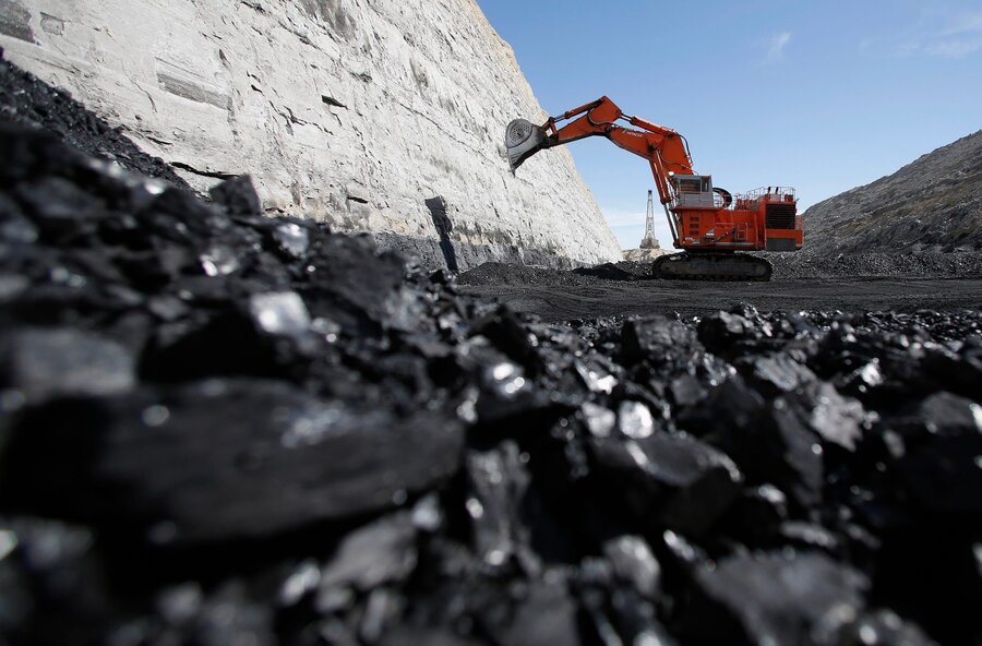 طبقه بندی مشاغل حق کارگران معادن زغال سنگ کرمان است/ ملاک تصمیم گیری امنیت شغلی، بر اساس قانون کار است
