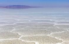 طرح‌های مطالعاتی دریاچه نمک پیگیری می‌شود/ احیای ۱۰ معدن راکد قم