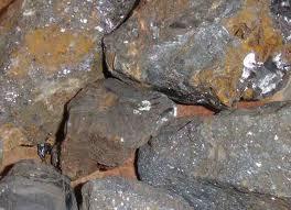 کشف بیش از دو تن سنگ معدن قاچاق در اسفراین