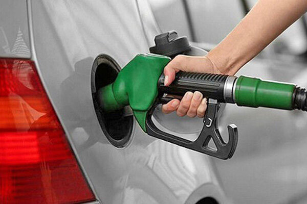 فروش سهمیه بنزین تخلف و پیگیرد قانونی دارد