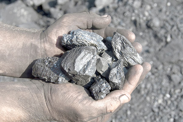 واگذاری بهره برداری از معدن کرومیت روستای دهمورد شهرستان بختگان به مردم