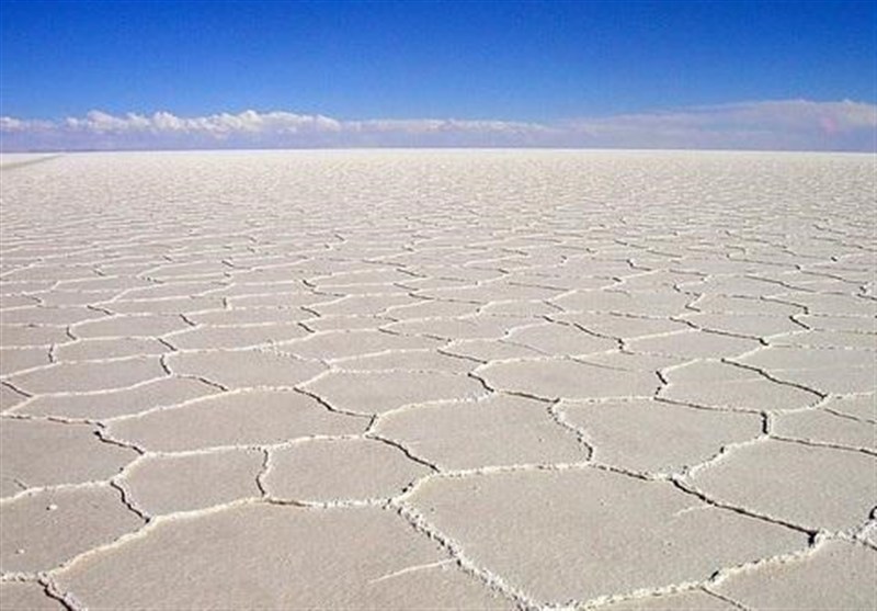 وجود ۳۲ میلیون تن منیزیم در دریاچه نمک قم/ طرح جامع استحصال در دست بررسی است