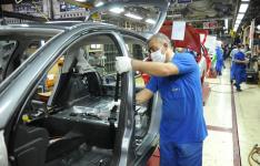 افزایش ۴۵ درصدی تولید در ایران خودرو/ تولید بیش از ۲۲۰ هزار دستگاه خودرو از ابتدای سال 99