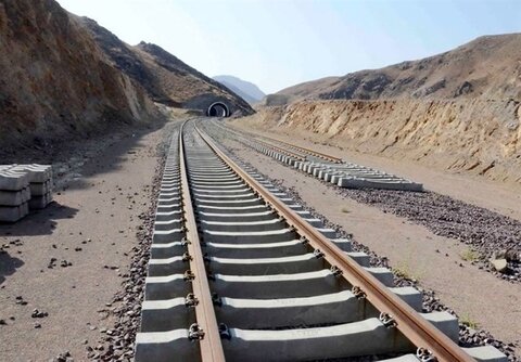 پایان عملیات زیرسازی و آغاز عملیات روسازی خطوط راه‌آهن چادرملو