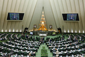روحانی برای دفاع از رزم حسینی به مجلس نمی رود