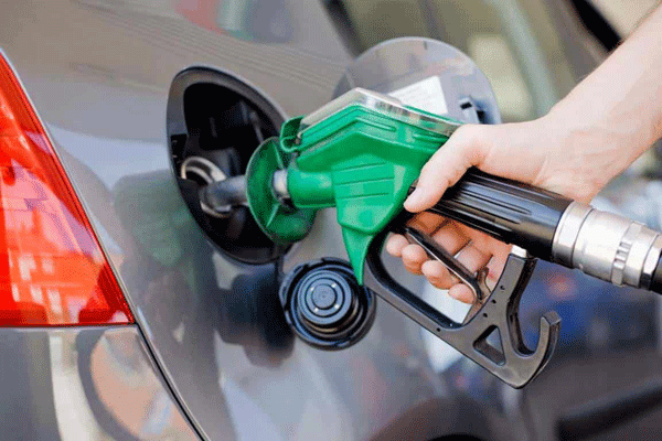ژاپن خودروهای بنزینی را تا ۱۵ سال آینده حذف می‌کند