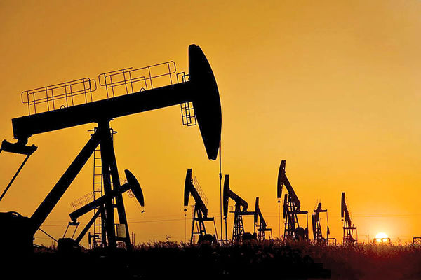 سقوط ۲۰ درصدی نفت در ۲۰۲۰