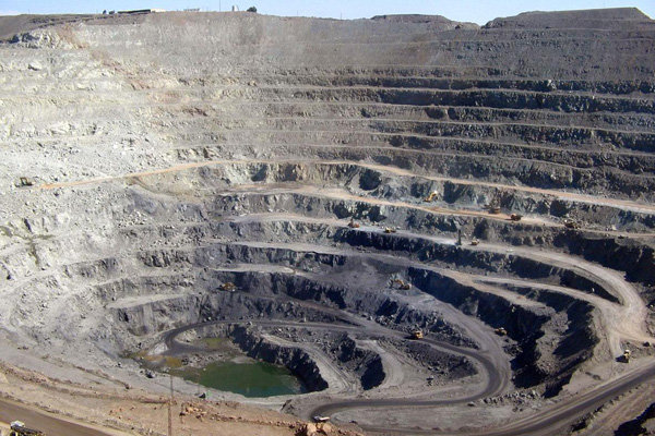 قول وزیر صمت برای اجرایی کردن نفلین سینیت سراب/ وجود ۱۱ هزار معدن و پهنه معدنی غیرفعال در کشور
