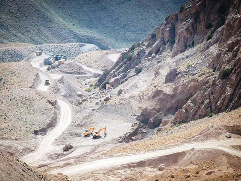 اعتصاب کارگران معدن گوجهر راور/ حقوق کارگری کفاف زندگی را نمی‌دهد
