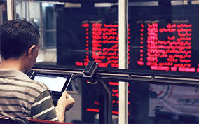 قالیباف: بازار بورس سقوط شدید کرده، اعتماد مردم به بازار سرمایه را احیا کند