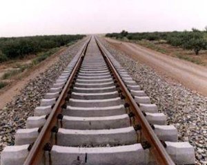 باید ۱۰۰ کیلومتر از راه آهن اردبیل تا پایان سال ریل گذاری شود