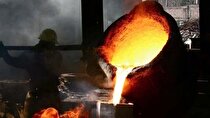 خودسوزی کارگر کارخانه درون کوره فولاد به دلیل از دست دادن سرمایه‌اش / فیلم