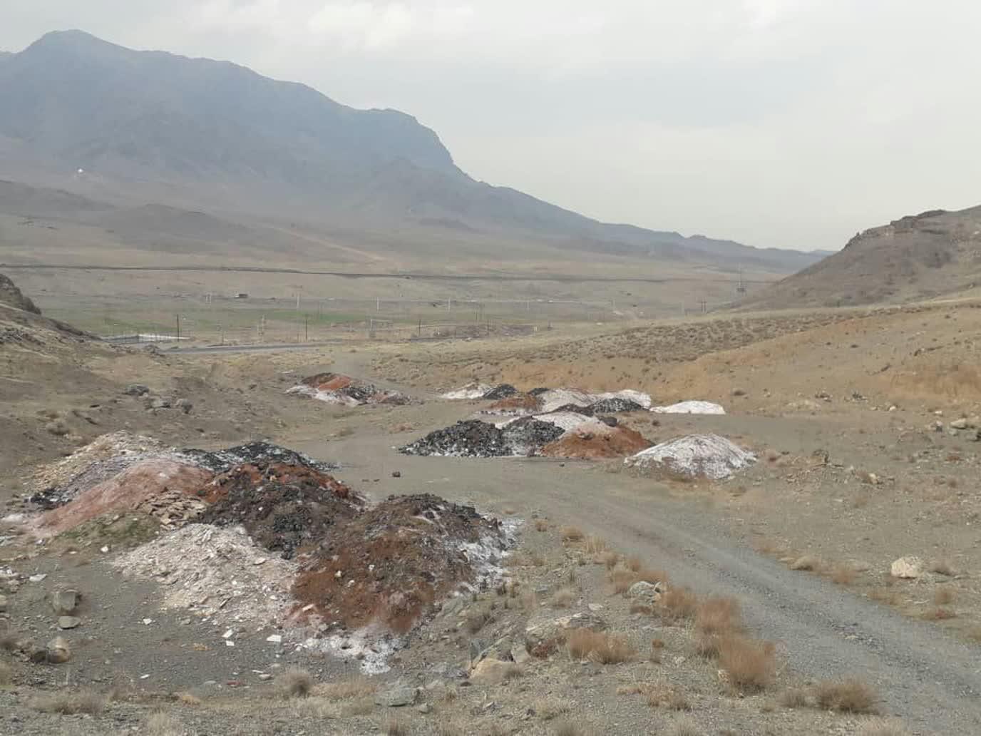 تخلیه پسماند سرباره‌های سرب استان مرکزی در مراتع قم