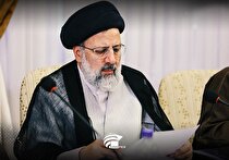 برگ کنسرسیوم اکتشاف و استخراج بر روی میز رئیسی