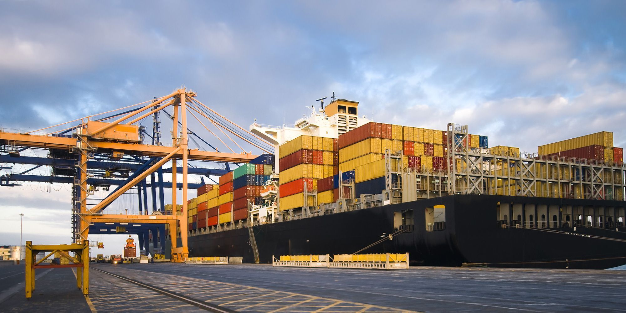 گمرک شهید رجایی با ۳۲ درصد از کل صادرات و واردات در رتبه نخست گمرکات قرار گرفت