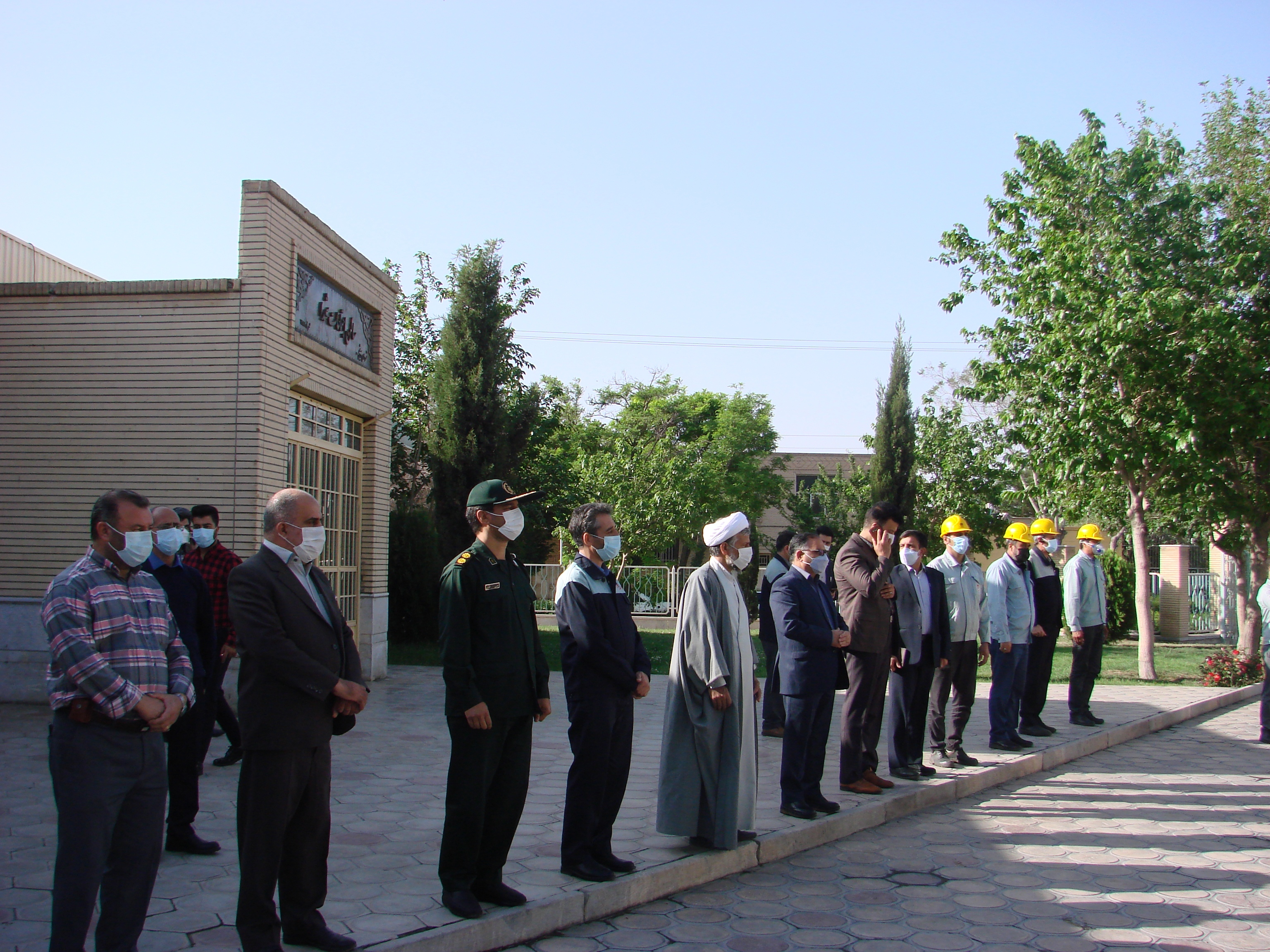 گرامیداشت روز کارگر در گلستان شهدای زرین شهر و ذوب آهن اصفهان