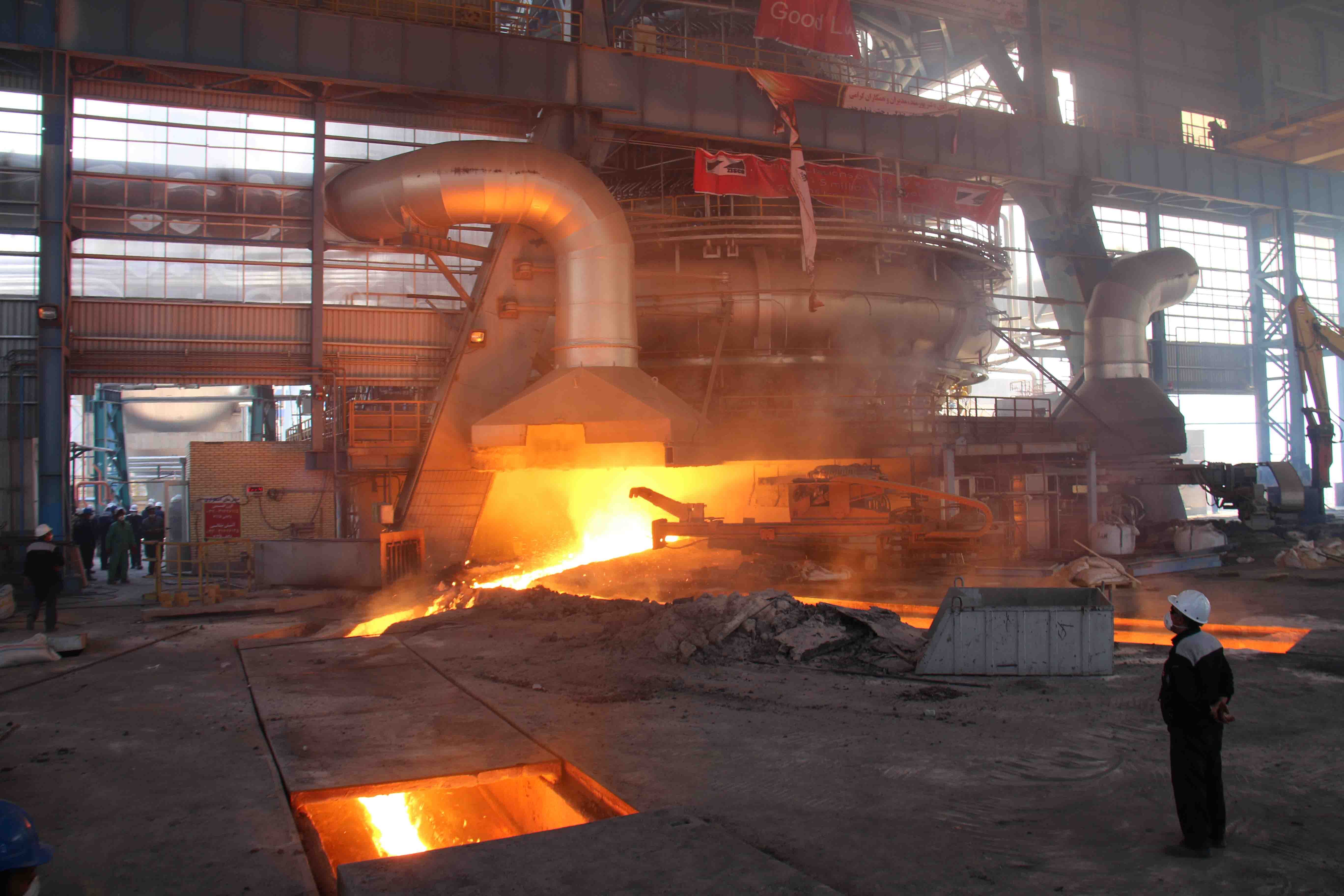 تولید اولین شمش چدن شرکت فولاد زرند ایرانیان