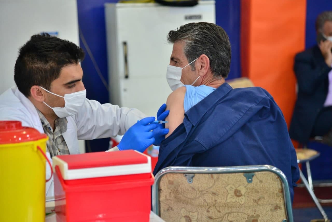 واکسیناسیون عمومی کووید ۱۹ (کرونا) کارگران و کارکنان شرکت آلومینیوم ایران (ایرالکو) آغاز شد