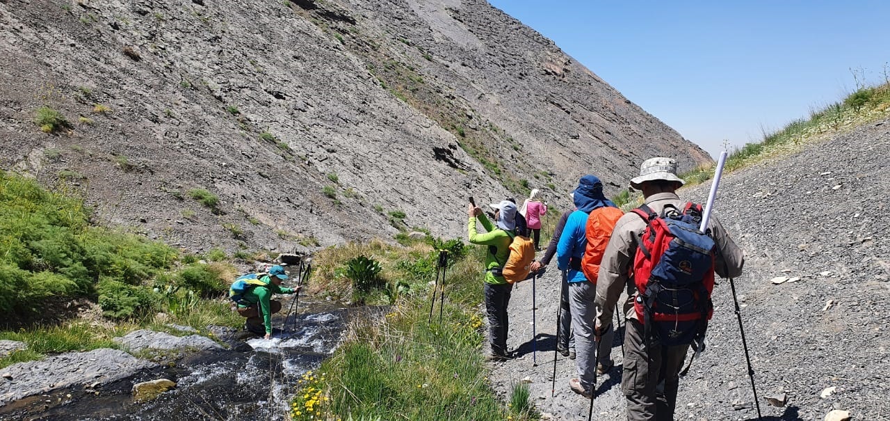 همنوردی تیم کوهنوردی شرکت ایمیدرو و تیم سازمان زمین‌شناسی و اکتشافات‌معدنی کشور