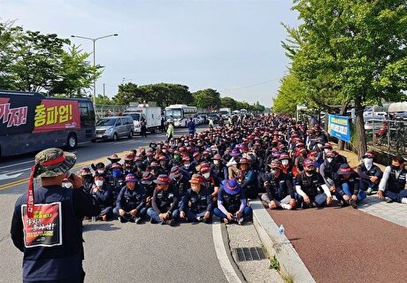ضرر ۱.۲ میلیارد دلاری صنایع مختلف در کره جنوبی به دلیل اعتصاب کامیون‌داران