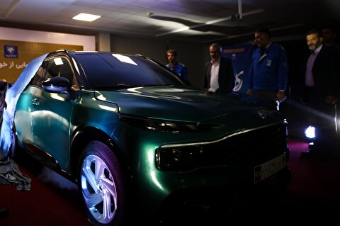 رونمایی وزیر صمت از نخستین خودرو کراس اوور ملی «ری را» / آغاز اقدامات مؤثر برای افزایش کیفیت صنعت خودرو